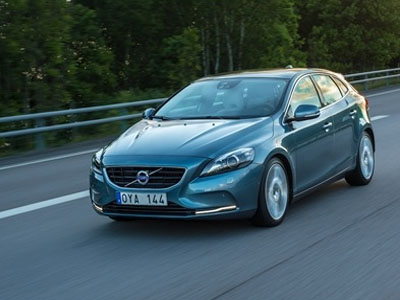 Ακόμα πιο κάτω η τιμή του Volvo V40